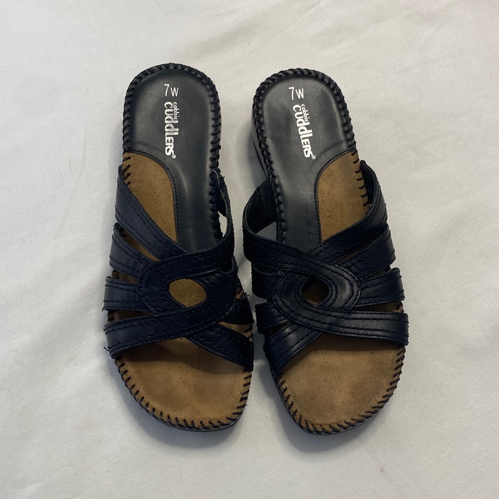 Cobbie Cuddlers Women's Black Leather Sandals, size 7 Wide